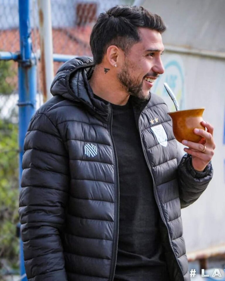 Ameliano: Tucu Salazar, con un tatuaje en el tobillo.