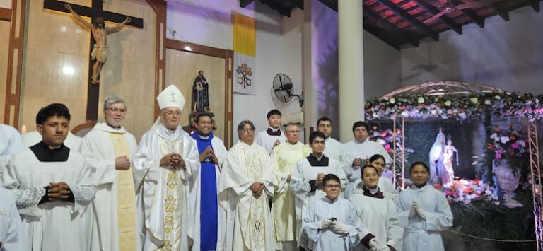 Arzobispo en Villa Elisa exhorta a evangelizar con amor.