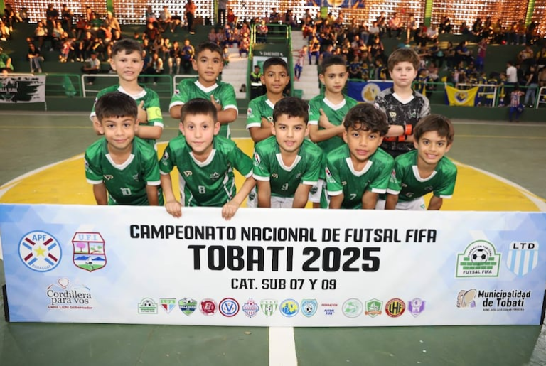 Los jóvenes disfrutan en Tobatí durante el Campeonato Nacional de la UFI – Polideportivo.