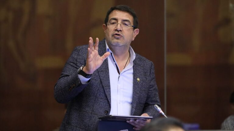Denunció por violar a una niña una legisladora correísta que propuso reducir la edad de consentimiento en Ecuador