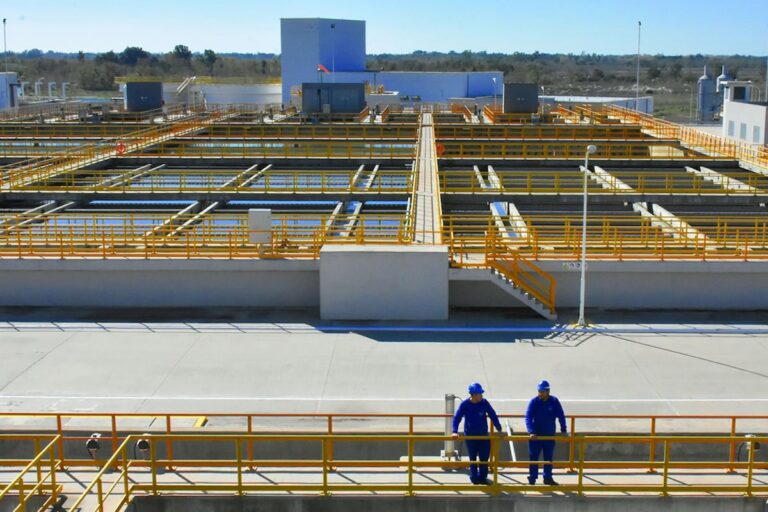 El gobierno de Milei comienza la privatización del servicio de agua en Buenos Aires