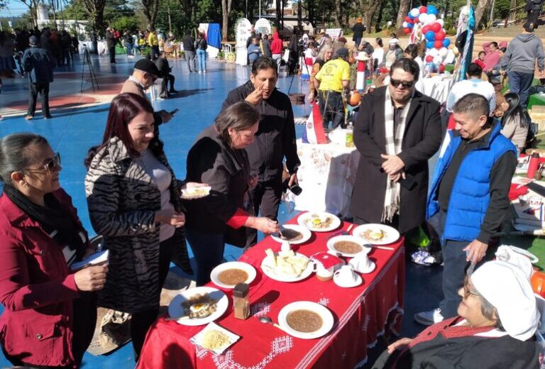 Festival del Reviro: competencias entre comisiones vecinales en Presidente Franco.