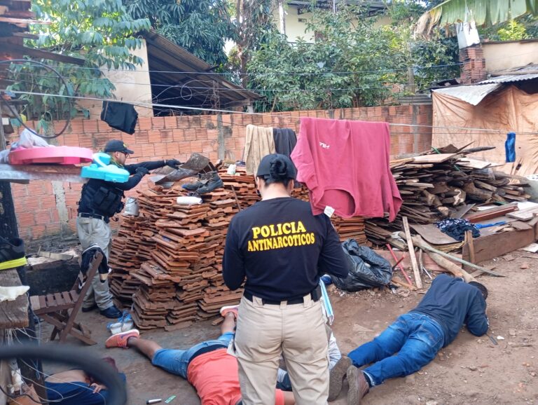 Policía Nacional allana vivienda y detiene a sospechoso por tráfico de drogas