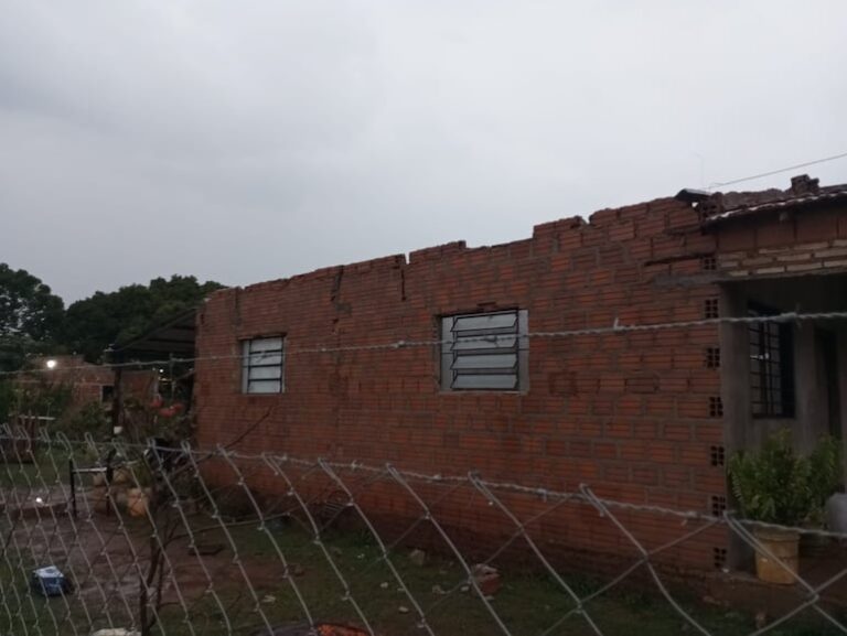 Temporal causa daños materiales en vivienda de San Ignacio.