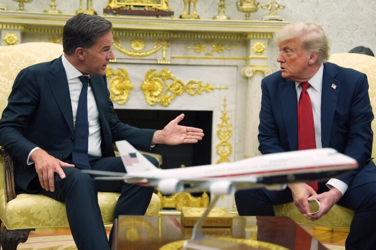 Trump amenaza a Putin con aranceles al 100% si no hay paz en Ucrania en 50 días