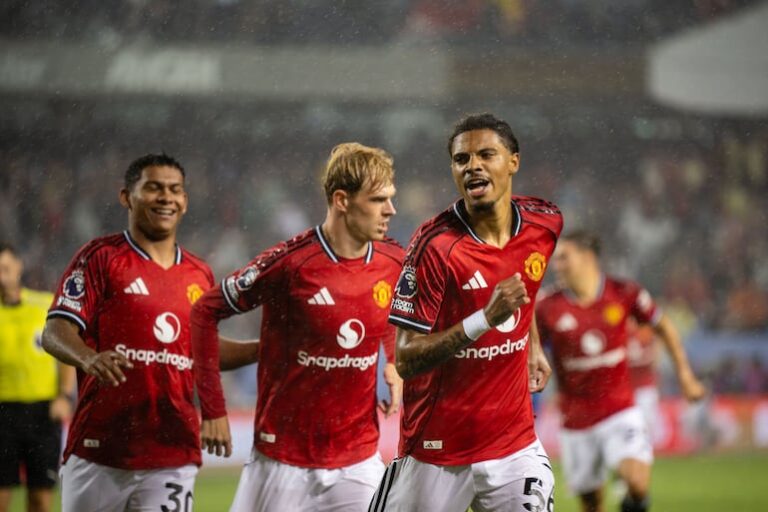 Diego León participa en la contundente victoria del Manchester United – Fútbol Internacional.