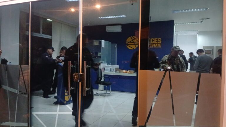 Tres detenidos en intento de asalto en una inmobiliaria