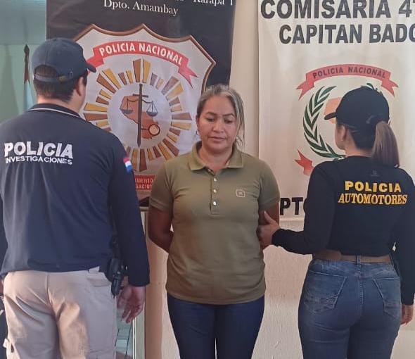 Mujer arrestada por reducción en allanamiento por doble homicidio en Capitán Bado.