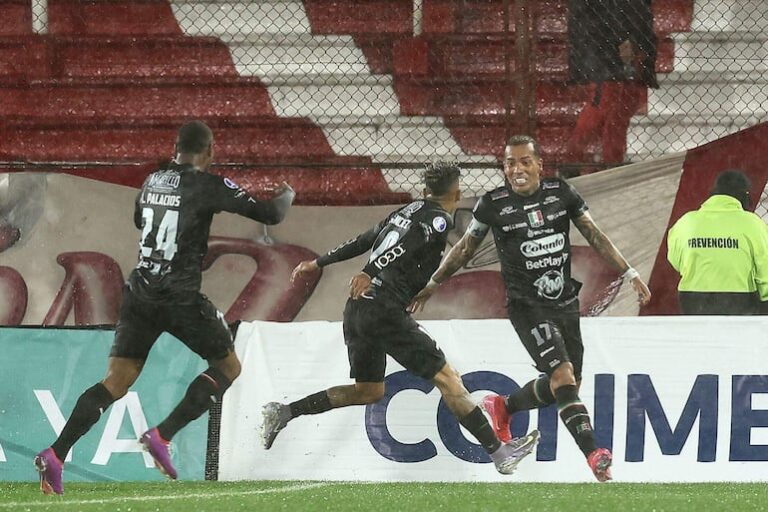 Once Caldas se clasifica a cuartos de final gracias a un par de goles de Dayro Moreno – Copa Sudamericana