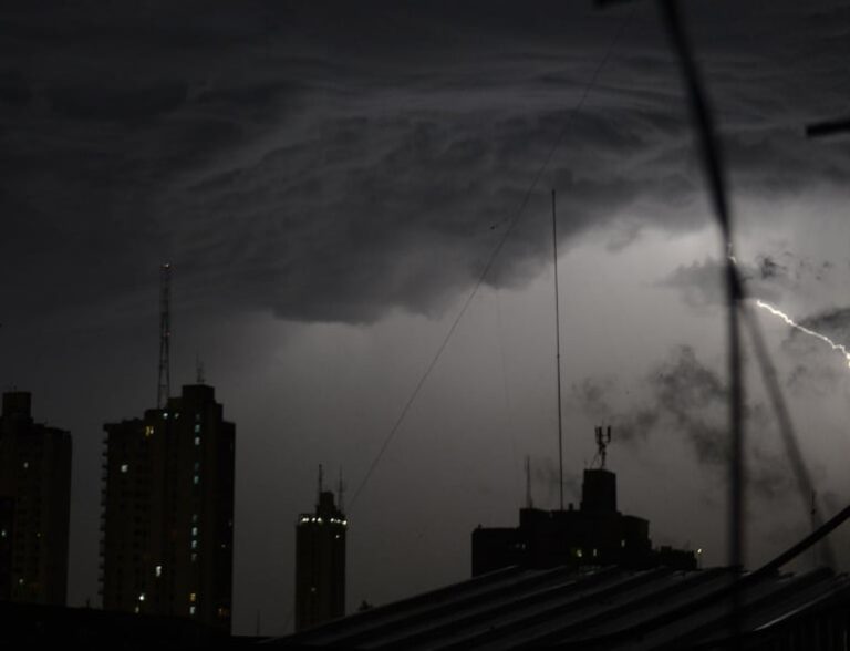 Alerta de tormentas en Paraguay para este martes.