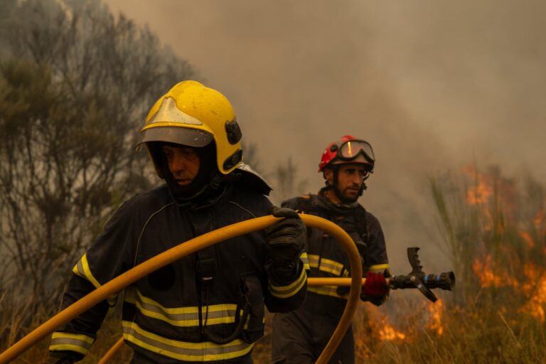 Aquellos que enfrentan el fuego en Ourense no vislumbran el final: «No hay otro que soportar»
