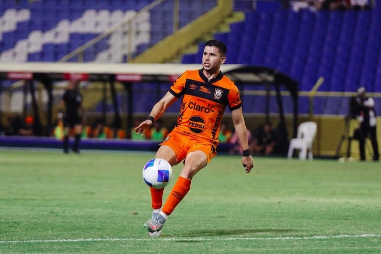 El Águila de Maurito inicia la séptima jornada del fútbol