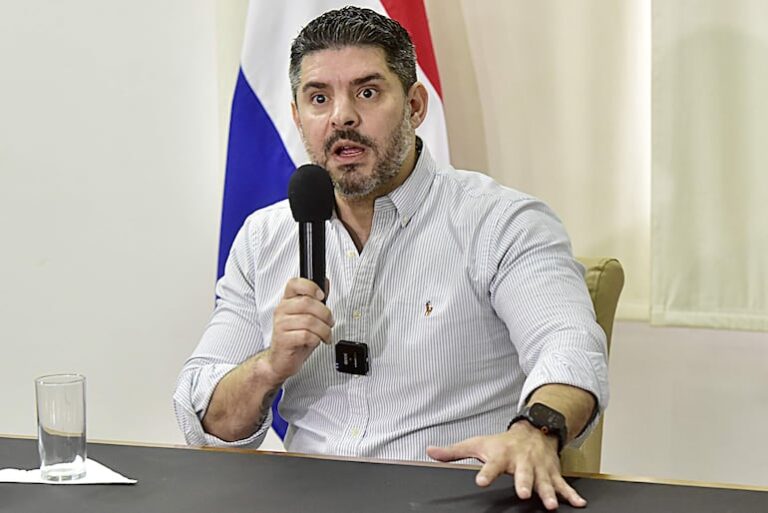 Codeasu: Renuncia de Nenecho evidencia corrupción, no grandeza.