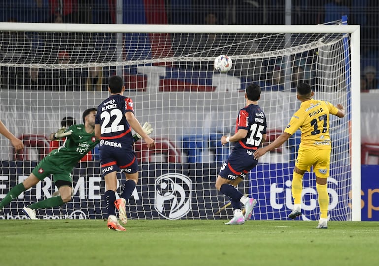 Trinidense rompe el invicto de Cerro Porteño - Fútbol