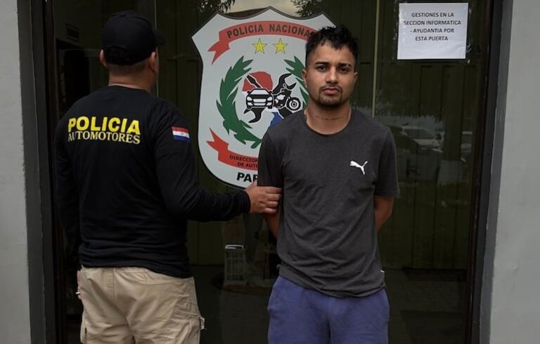 Detenido y vehículo robado recuperado en Brasil.
