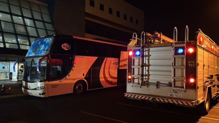 Detienen bus con 21 pasajeros y casi 2 toneladas de marihuana.