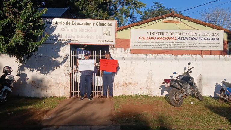 Alumnos se movilizan y toman colegio contra traslado de rubro de 7.º