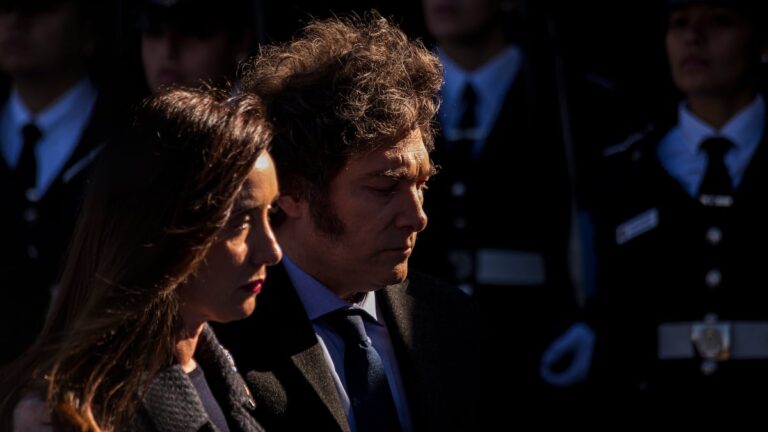 El vicepresidente argentino denuncia amenazas al comunicador español Javier Negre