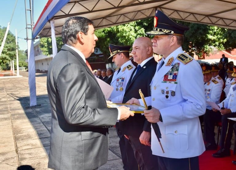 Hermes García Balmaceda recibió distinción, causando vergüenza policial.