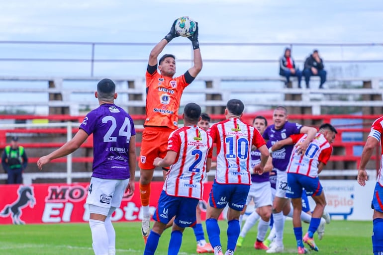 Igualdad de fuerzas entre Carapeguá y Tacuary - Fútbol de