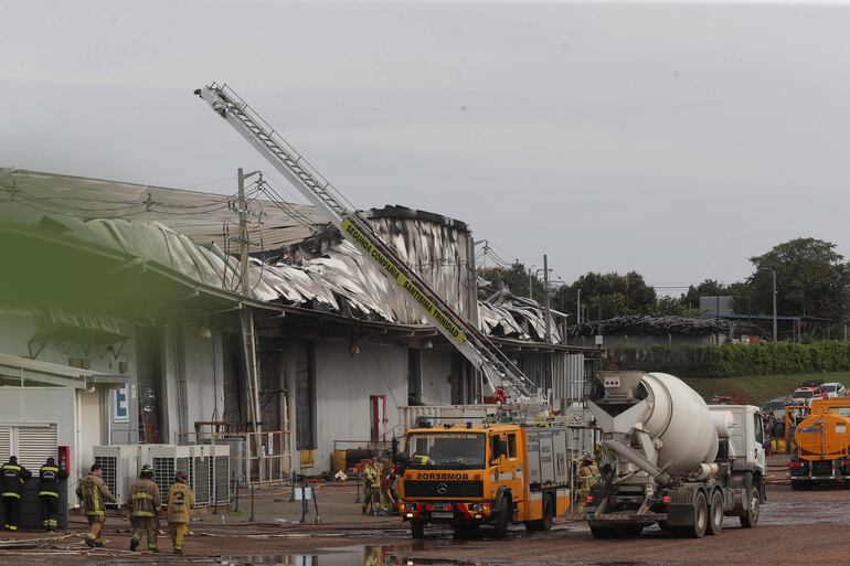 Incendio ocurrió durante labores de mantenimiento, confirma empresa.
