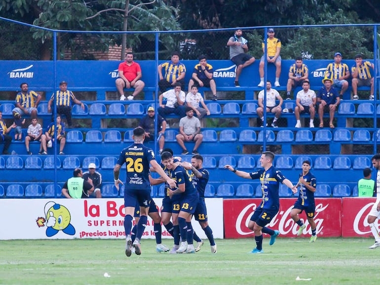 Trinidense 2-Luqueño 0: La Cruz amarilla brilla en Villa Elisa