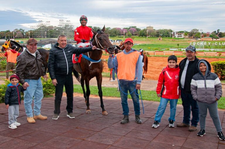 Turf: Impresionante, en el evento principal – Polideportivo