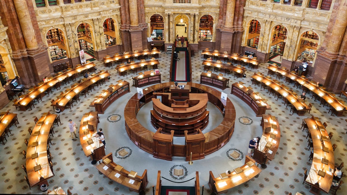 La biblioteca en fuego: consejos científicos en la era de