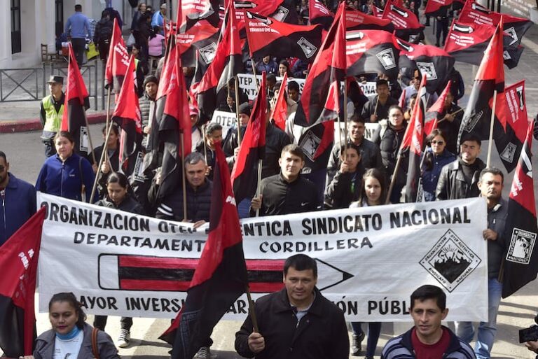 MEC: docentes protestan masivamente hoy, sin clases nacionales.