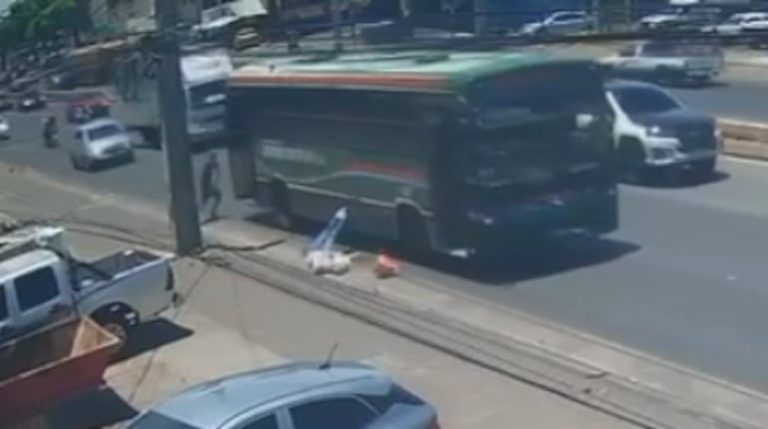 Madre de víctima exige reforma en transporte público tras tragedia.