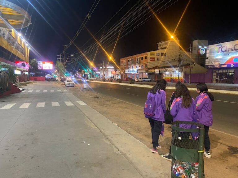 Mal servicio de transporte impactó a voluntarios de Asu2025.