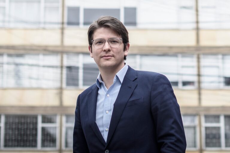 Miguel Uribe Turbay, senador presidencial colombiano y candidato muere, después del ataque que sufrió en Bogotá