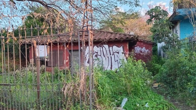 Municipalidad de Asunción actúa en propiedades abandonadas corporativas