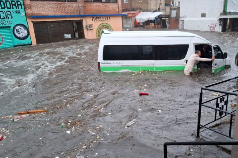 «No es culpa de Tláloc»: la Ciudad de México está inundada en un sistema colapsado