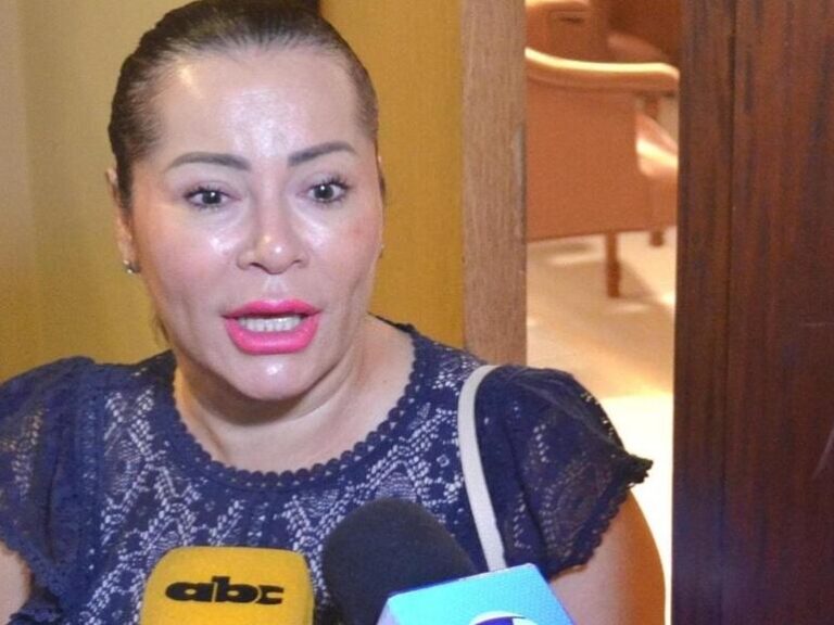 Opositores promueven acciones legales contra Noelia Cabrera.