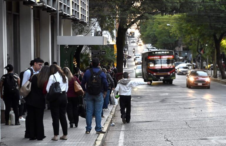 Peña: dos años de déficit, obras lentas y transporte crisis