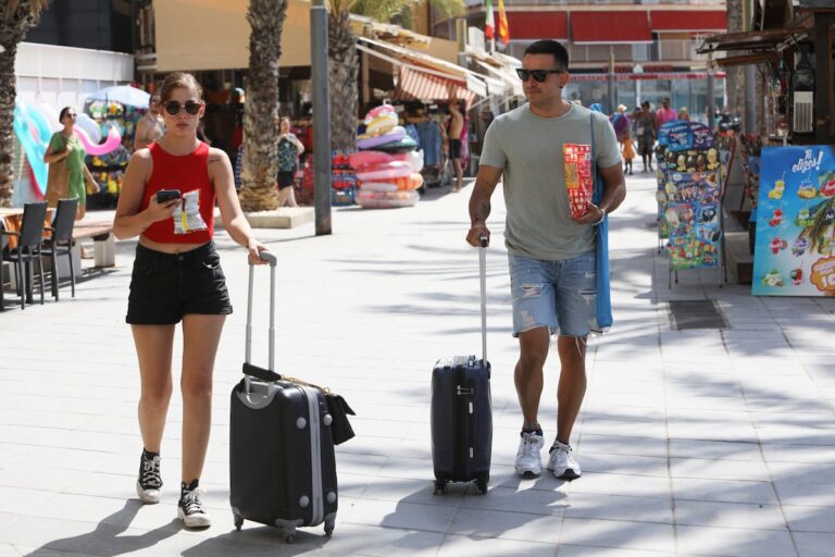 Propietarios que alquilan solo en verano: «Los ingresos pueden triplicar o cuadruplica que de una semana en temporada baja»