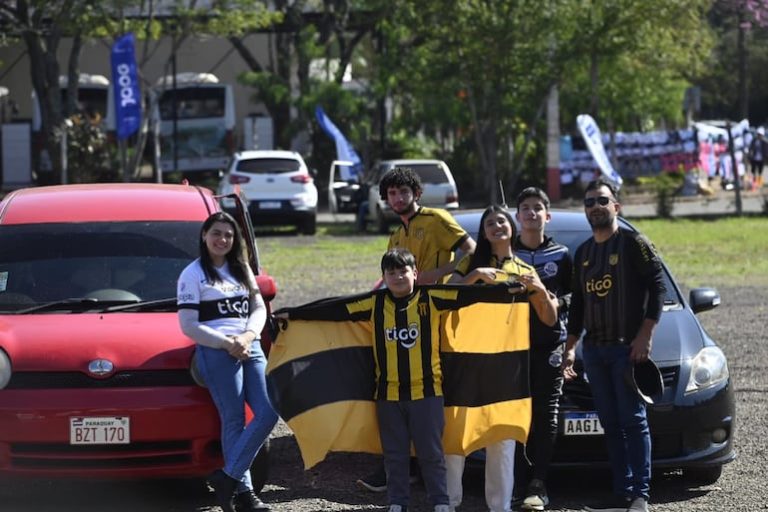 Guaraní contra Olimpia: el "viejo clásico" en directo - Fútbol