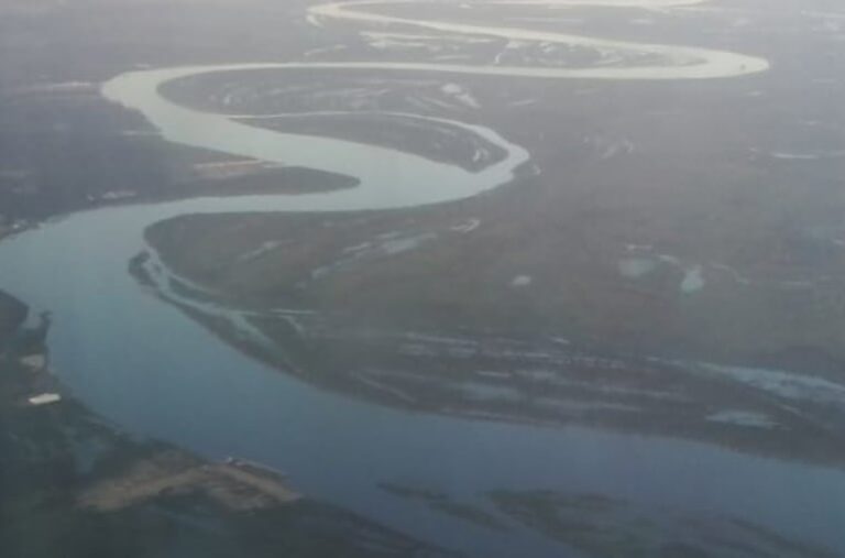 Sector privado paraguayo espera decisión sobre peaje argentino.