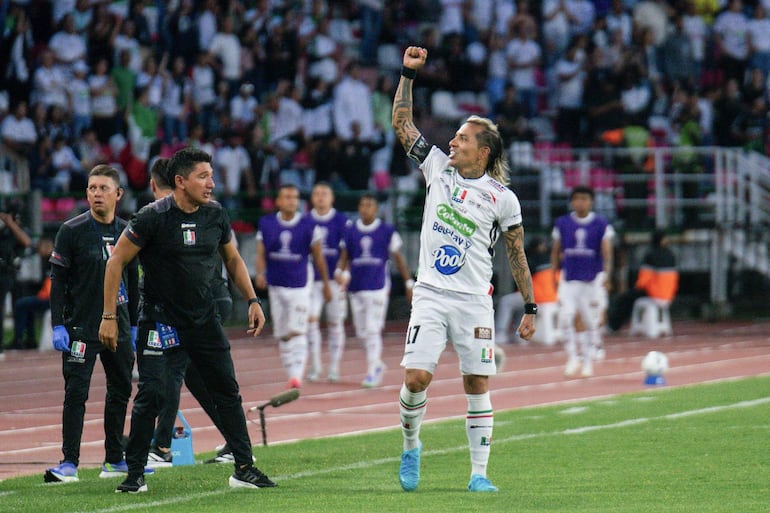 Once Caldas supera a Huracán y se presenta con ventaja