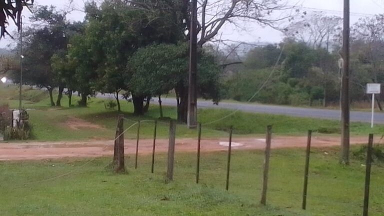 Tormenta provoca corte de electricidad y agua en Paraguarí.