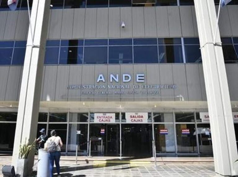 Trabajadores de la ANDE ponen en duda fondos de Itaipú.