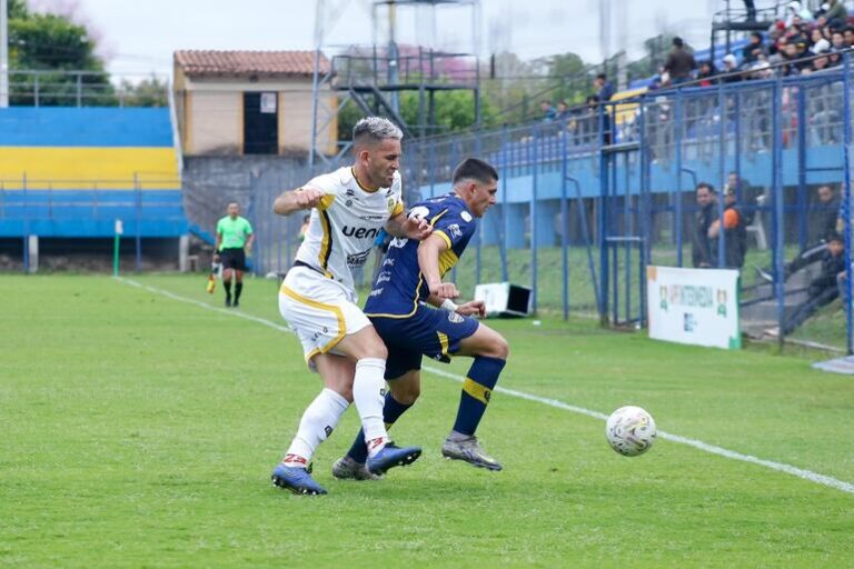 El Guaraní de Fram asombra al 12 de Junio en el fútbol.