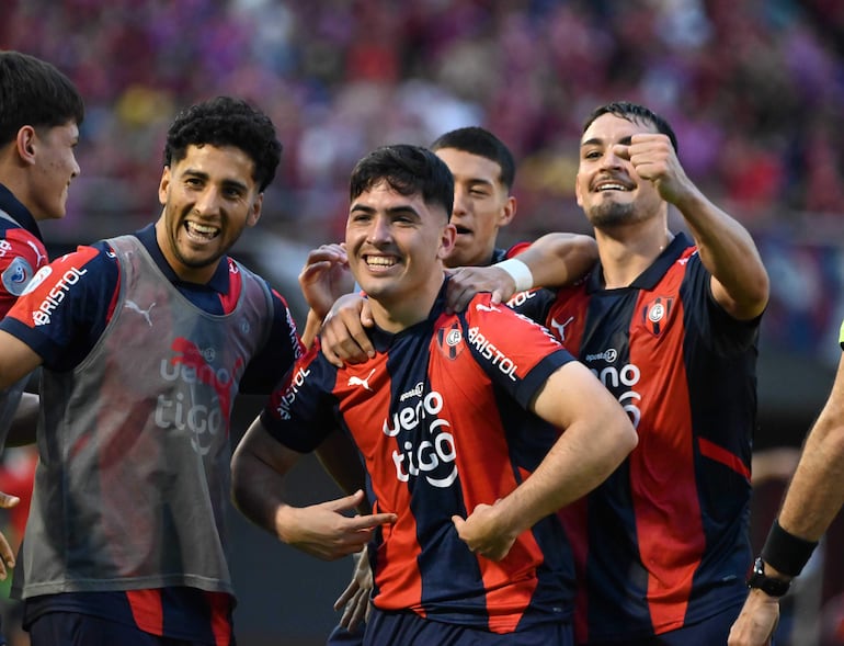 Olimpia 2 - Cerro Porteño 3: El Ciclón brilla en