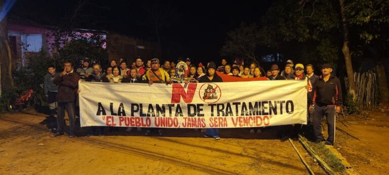 Vecinos de San Ignacio protestan contra planta de residuos cloacales.