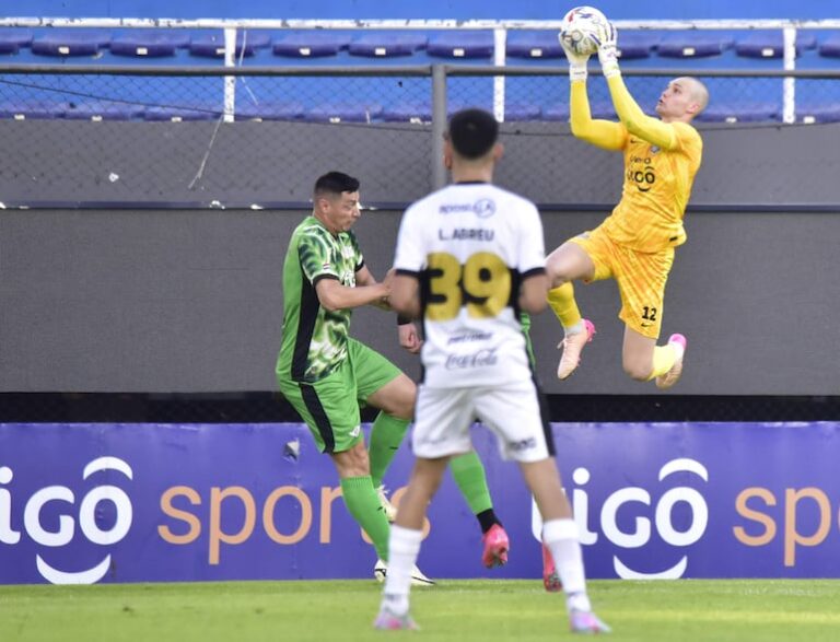Ramón Díaz destaca el carácter del joven arquero Facundo Insfrán – Olimpia.