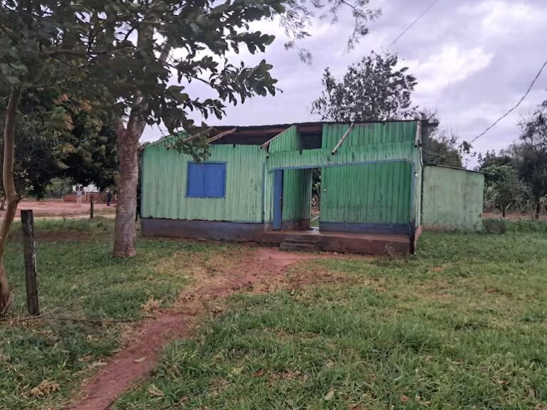 Tormenta en Karapaí causa 50 casas sin techos y apagones.