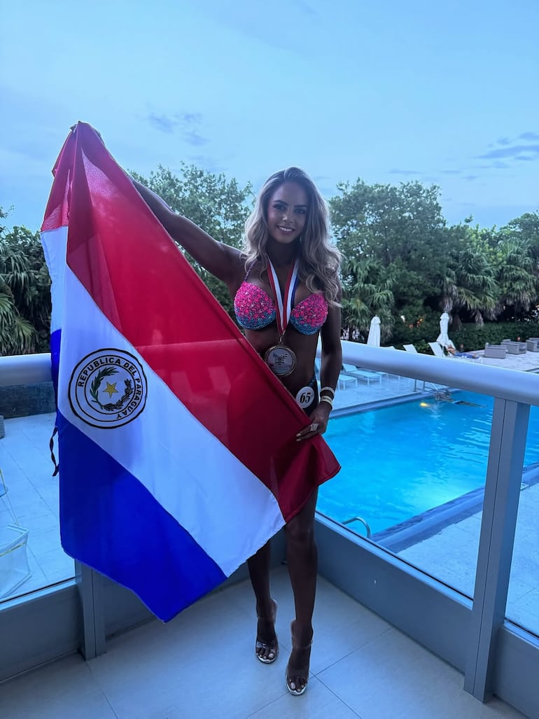 Culturismo: La paraguaya Araceli Benítez asciende al podio en Miami