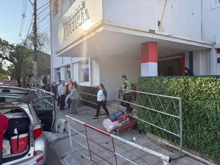 Agentes penitenciarios finalizan huelga tras 16 días protestando.