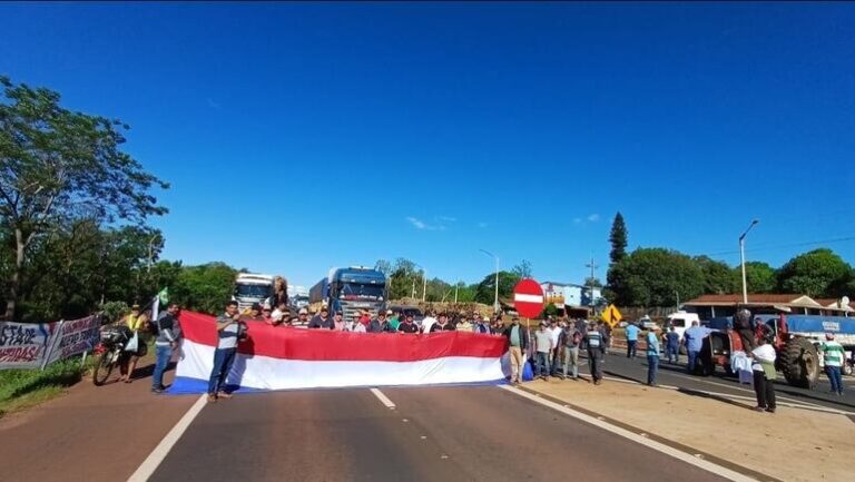 Cañicultores retoman rutas por retraso en tren de molienda.